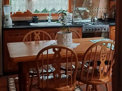 Casa 5 ambientes con 2 baños