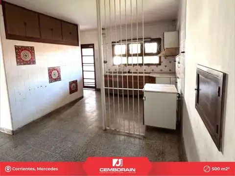 Imponente casa con depósito (ideal gym o local comercial)
