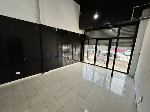 Local en Alquiler en Villa Luzuriaga, $ 600.000