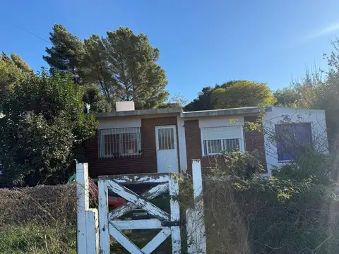 Casa modesta en plena Av San Martin