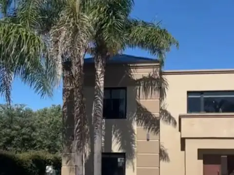 VENTA - EXCLUSIVA CASA QUINTA 1000M2