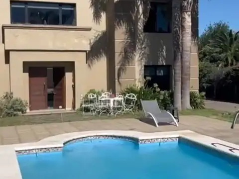 VENTA - EXCLUSIVA CASA QUINTA 1000M2