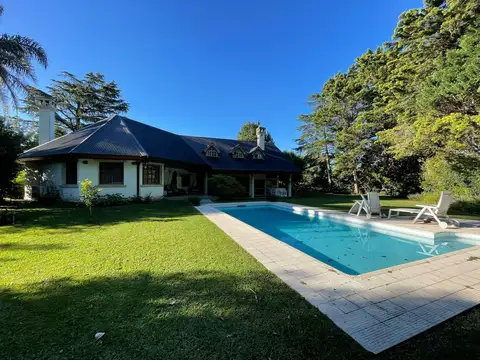 Casa 5 ambientes con 4 baños