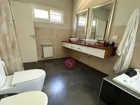 Casa Chalet  en Venta en Monet Barrio Privado, Campana, G.B.A. Zona Norte