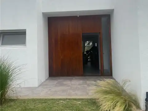 Casa en venta en Estancias Golf  sobre  2700 m2 de terreno