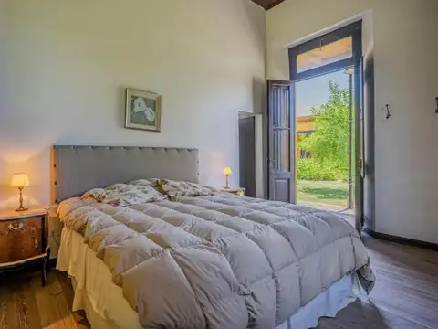 Casa en Venta con 10 cocheras