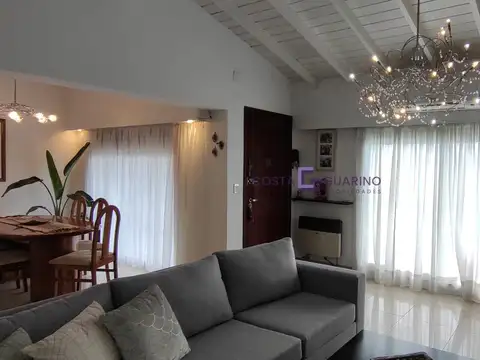 Casa 4 ambientes con 2 baños