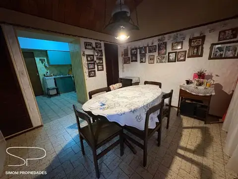 Casa 3 ambientes con jardín, cochera y patio