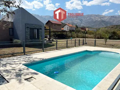 Casa 8 ambientes con 4 baños