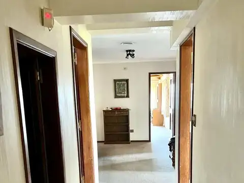 Casa en Barrio Belgrano  de 6 dormitorios con vista al Lago