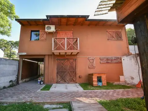 Casa en venta - 3 dormitorios 3 baños - Cochera - 416mts2 - Villa Elisa, La Plata