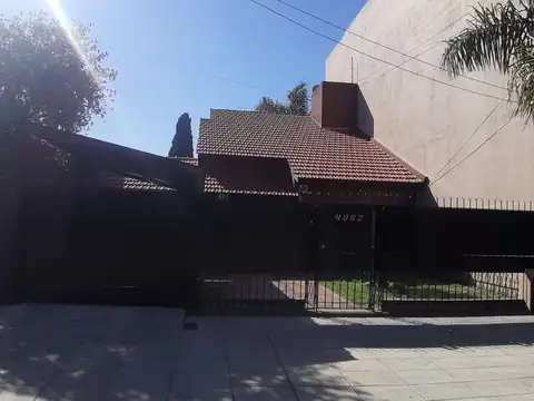 Excelente casa 4 ambientes totalmente refaccionada