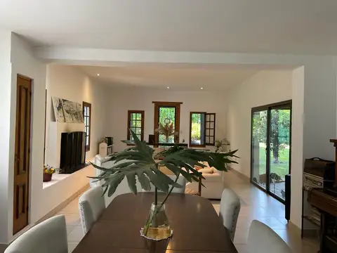 Casa 5 ambientes con 2 baños