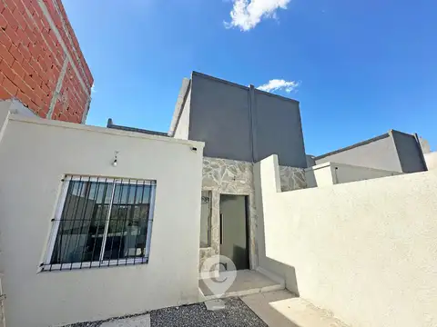 Casa 3 ambientes con 1 baño