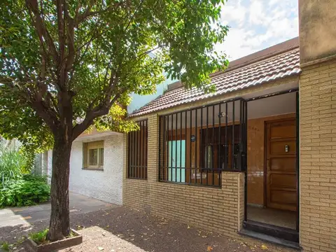 CASA 3 amb + Dpto 1 amb en VENTA en Mataderos LOTE