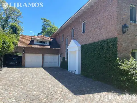 Casa en Venta con 10 cocheras