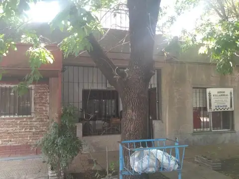 Casa  en Venta ubicado en Castelar, Morón, G.B.A. Zona Oeste - AMA0048_LP545117_8