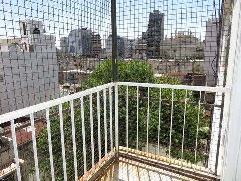 3 AMBIENTES C/ DEPENDENCIA CONTRAFRENTE CON BALCÓN