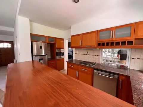 Casa en Alquiler en Funes, USD 2.300