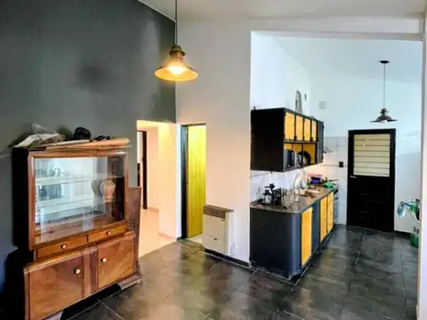 Casa 8 ambientes con 3 baños