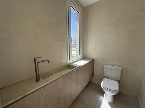 Casa en Venta con 4 cocheras