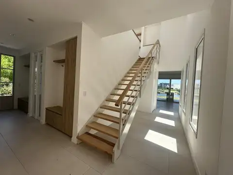 Casa en Venta en Laguna Grande, USD 629.000