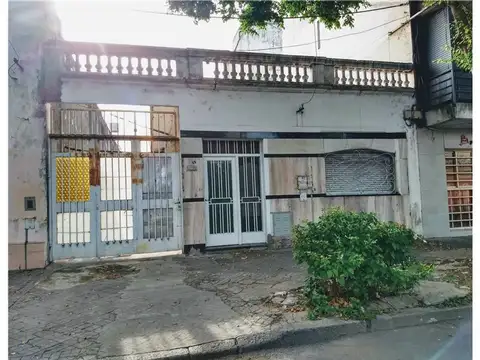 Casa con galpón en venta