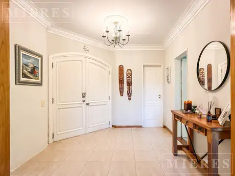 Casa 6 ambientes con 4 baños