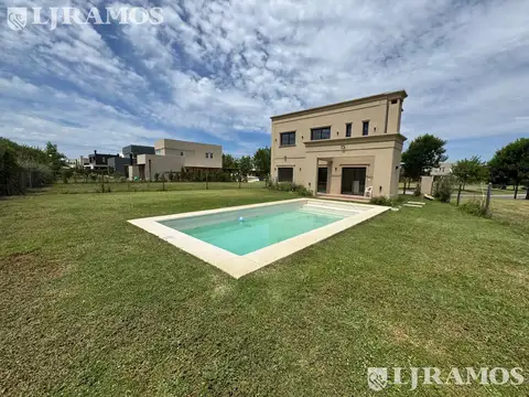 Casa 5 ambientes con 3 baños