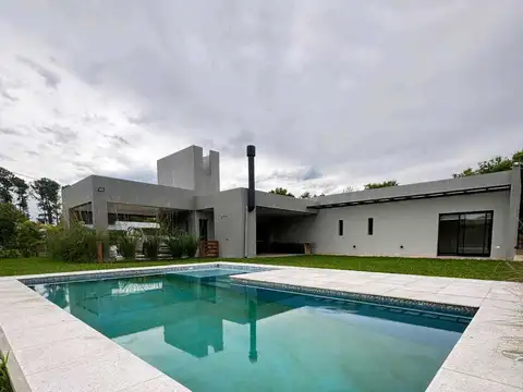 Casa 3 Dormitorios, Barrio privado Catalinas Country