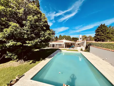 venta Casa quinta con tres lotes