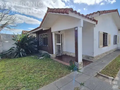Casa venta moron tres dormitorios