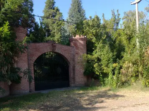CASA QUINTA CON PARQUE DE 100 AÑOS SAN RAFAEL MENDOZA