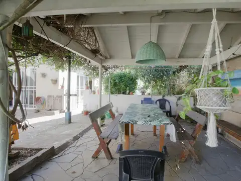 Casa 5 ambientes con 2 baños