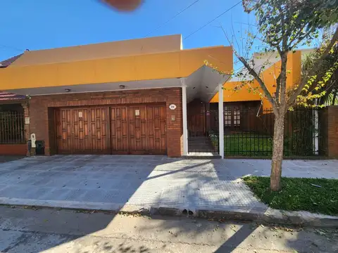 Casa en Venta en Bernal, USD 229.000