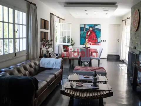 Casa 7 ambientes con 5 baños