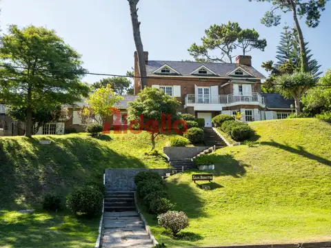 Venta Casa De 6 Dormitorios En Playa Mansa, Punta Del Este