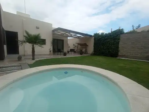 Casa 6 ambientes con 3 baños