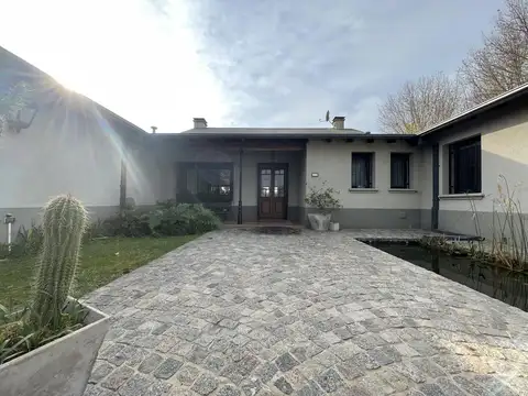 Casa en Venta con 2 cocheras