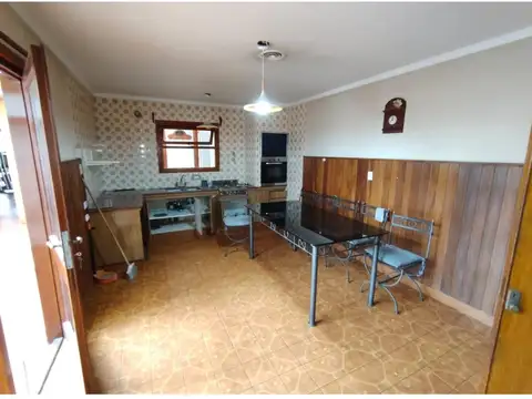 Casa 6 ambientes con 5 baños