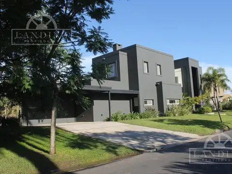 Casa en venta en Barrio Náutico Albanueva lote interno