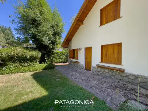 VENTA Casa con vivienda para cuidador, 200m2  totales, en Barrio privado Cumelen, Villa La Angostura