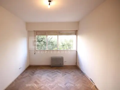 Azcuenaga al 1400 entre Av San Martin y Vergara