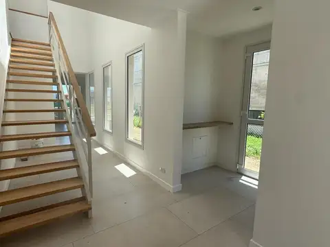 Casa 5 ambientes con 3 baños