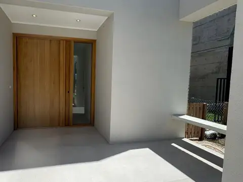 Casa en Venta en Laguna Grande, USD 629.000