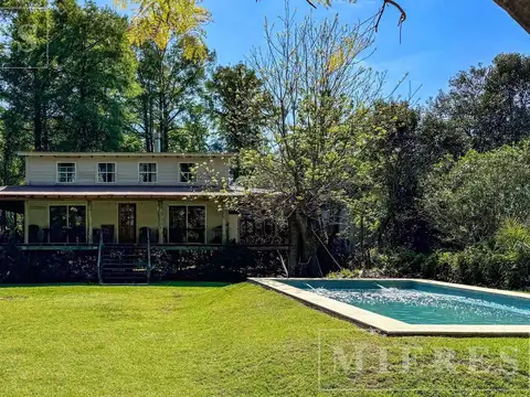 Casa en venta sobre el río Luján en frente a Paseo Victorica