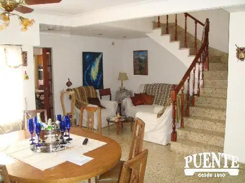 Casa 5 ambientes con 4 baños
