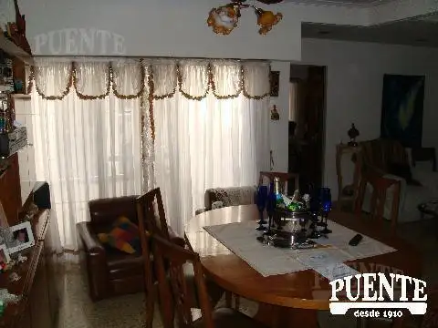 Casa en Venta con 4 cocheras