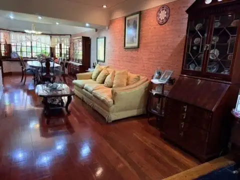 Casa en Venta con 1 cochera