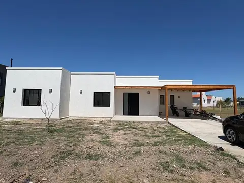 Hermosa casa a estrenar en barrio privado El Ensueño